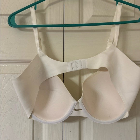 Warner's Women's White Underwire Bra - Picture 2 of 3